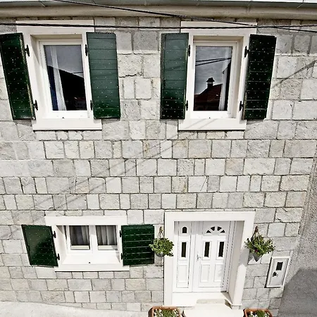 Listesi 1 Сasa de vacaciones Trogir