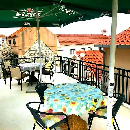 Holiday Listesi 1 Vikendica *